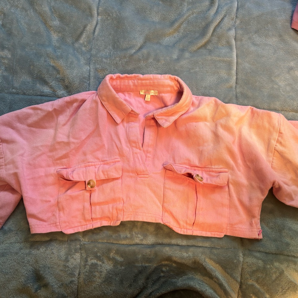 Pink cropped short sleeve top with flare sleeves